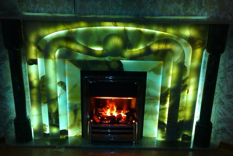 камин зеленый оникс